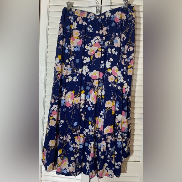 a.n.a. Skirt Set Size Small Navy With Floral Pattern - Picture 12 of 13